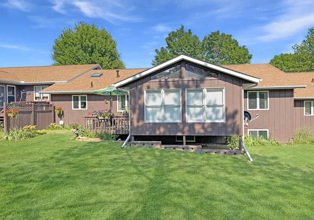 2nd image of 550 N Sierra Dr, Freeport, IL 61032