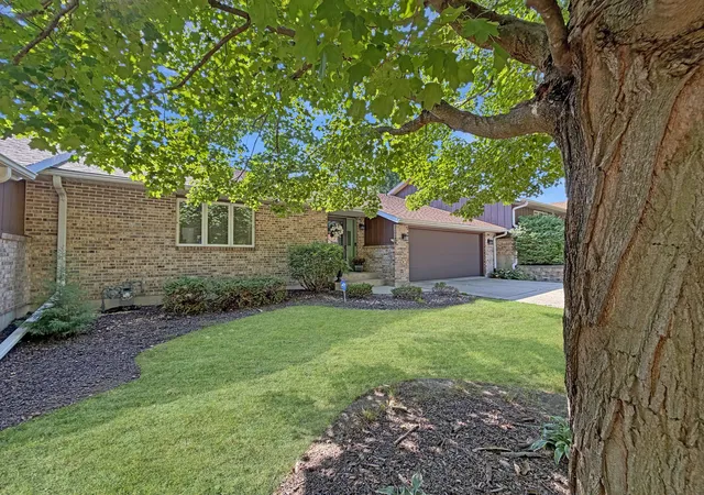 43rd image of 550 N Sierra Dr #15, Freeport, IL 61032 | MLS# 12704769