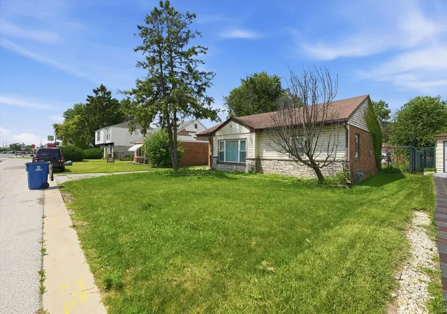 Photo 2 of Single family home for sale at 10934 S Pulaski Rd, Oak Lawn, IL 60453 | MLS# 12704792 | Listing updated on 2026-09-06