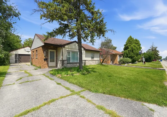 Photo 2 of Single family home for sale at 10934 S Pulaski Rd, Oak Lawn, IL 60453 | MLS# 12704792 | Listing updated on 2026-09-06