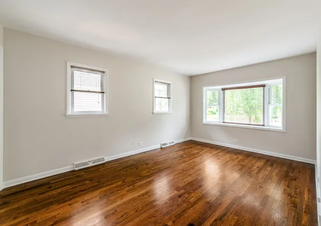 Photo 3 of Single family home for sale at 537 N Walnut St, Elmhurst, IL 60126 | MLS# 12704809 | Listing updated on 2026-09-16