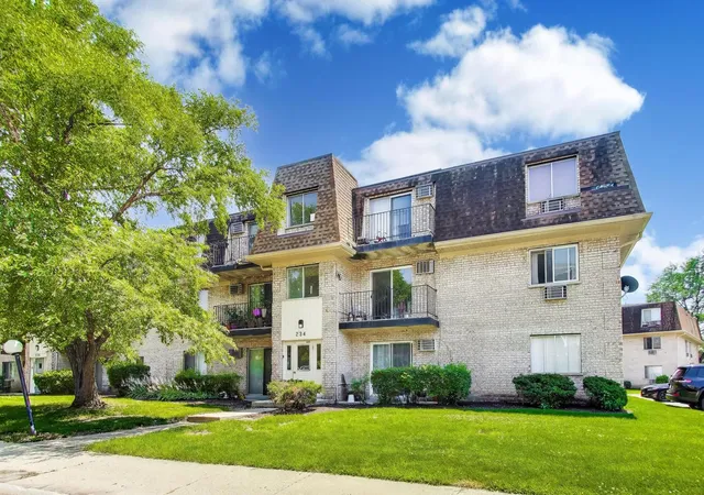 Photo 2 of Condo for sale at 234 Shorewood Dr #GD, Glendale Heights, IL 60139 | MLS# 12704817 | Listing updated on 2026-09-29