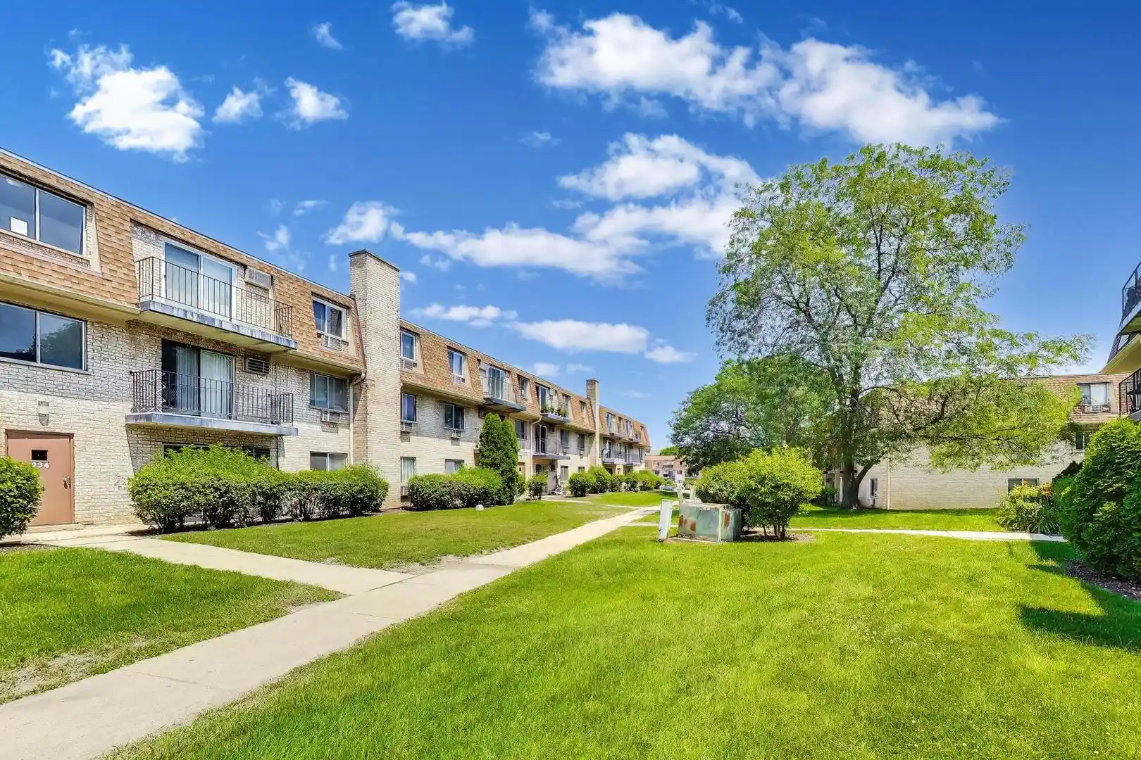 Listing Photo 22 - Condo for sale in 234 Shorewood Dr located at 234 Shorewood Dr, Glendale Heights, IL 60139 - Unit #GD