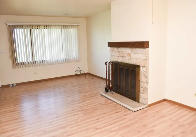 Photo 4 of Townhouse for sale at 34228 N Birch Ln #27c, Gurnee, IL 60031 | MLS# 12704865 | Listing updated on 2026-09-27