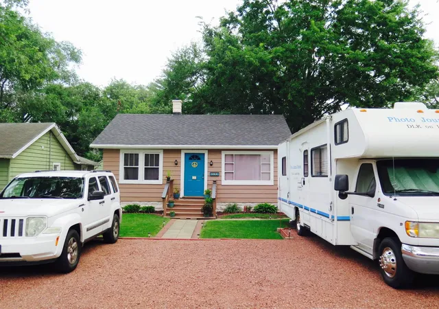 Photo 4 of Single family home for sale at 36 Clairmont St, Joliet, IL 60433 | MLS# 12704907 | Listing updated on 2026-10-06