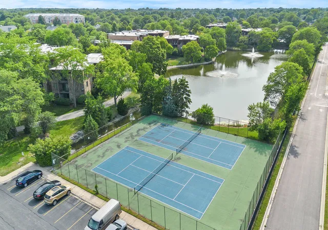 2nd image of 2100 Valencia Dr, Northbrook, IL 60062