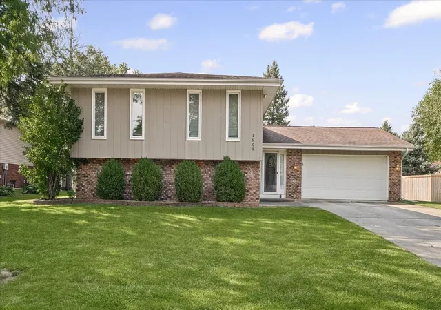 Photo 1 of Single family home for sale at 1609 Erin Dr, Normal, IL 61761 | MLS# 12704920 | Listing updated on 2026-10-02
