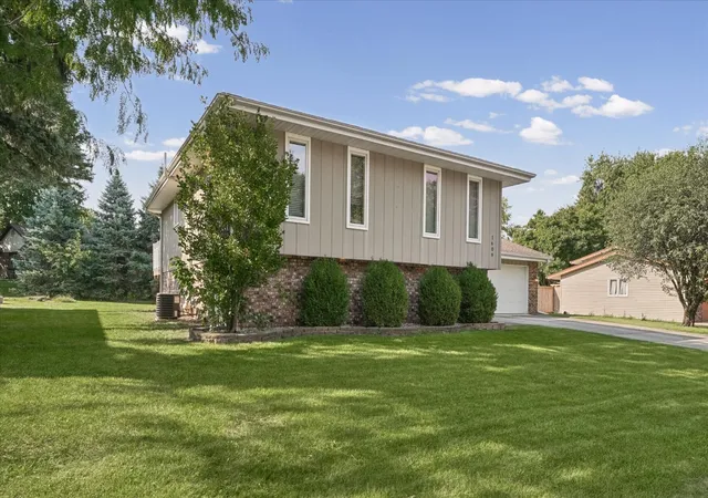 Photo 2 of Single family home for sale at 1609 Erin Dr, Normal, IL 61761 | MLS# 12704920 | Listing updated on 2026-10-02