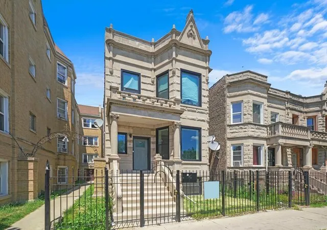 2nd image of 3912 W Congress Pkwy, Chicago, IL 60624 | MLS# 12704964