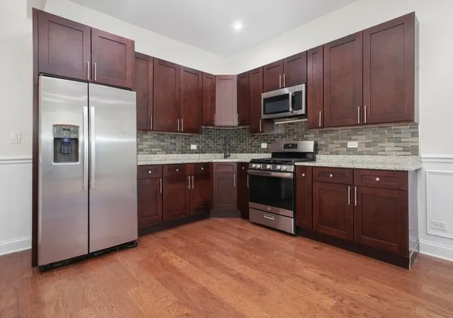 Listing Photo 5 - Condo for sale in building located at 3912 W Congress Pkwy, Chicago, IL 60624