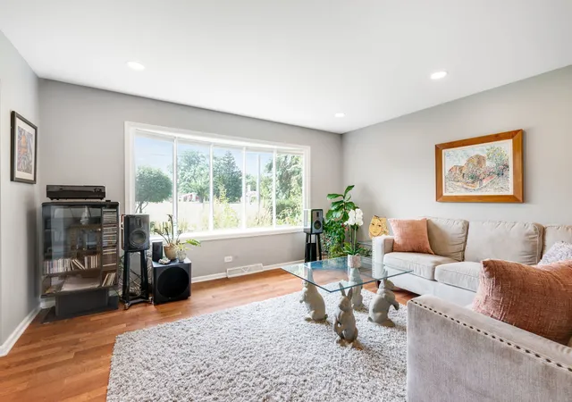 Photo 3 of Single family home for sale at 3504 Illinois Rd, Wilmette, IL 60091 | MLS# 12704995 | Listing updated on 2026-09-01