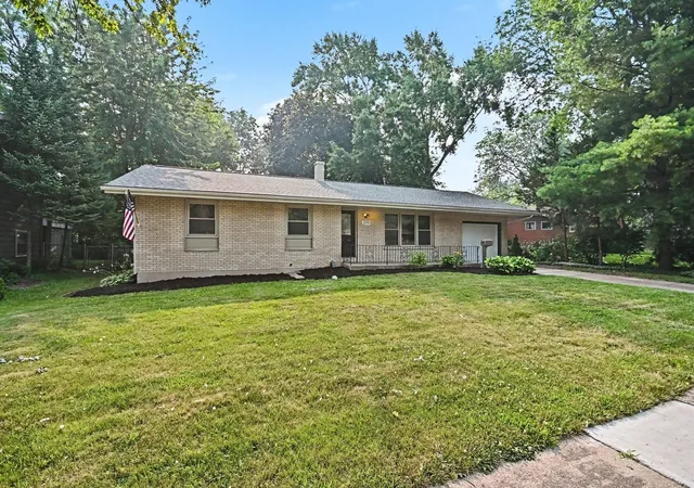 Photo 2 of Single family home for sale at 209 Maureen Dr, Elgin, IL 60123 | MLS# 12705018 | Listing updated on 2026-08-07