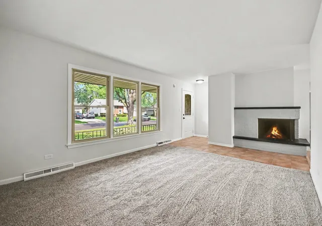 Photo 3 of Single family home for sale at 209 Maureen Dr, Elgin, IL 60123 | MLS# 12705018 | Listing updated on 2026-08-07