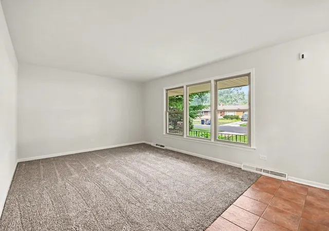 Photo 4 of Single family home for sale at 209 Maureen Dr, Elgin, IL 60123 | MLS# 12705018 | Listing updated on 2026-08-07