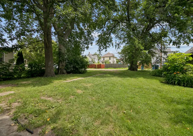 2nd image of 464 Harrison Ave S, Kankakee, IL 60901