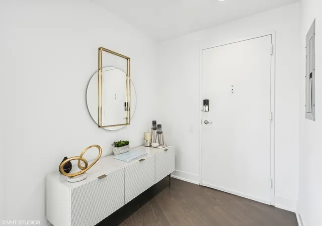 2nd image of 510 W Erie St #1701, Chicago, IL 60654 | MLS# 12705036