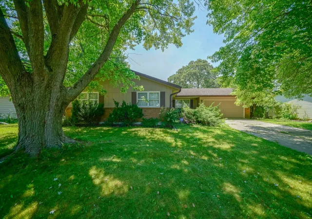 24th image of 210 Drake Ave, Rochelle, IL 61068 | MLS# 12705105