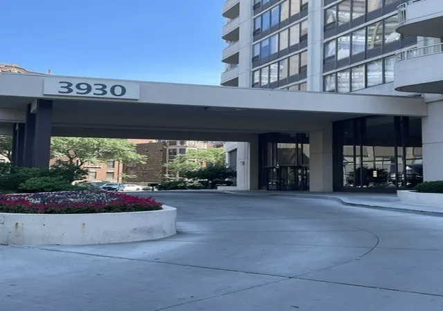 Photo 2 of Condo for sale at 3930 N Pine Grv Ave #707, Chicago, IL 60613 | MLS# 12705110 | Listing updated on 2026-09-28