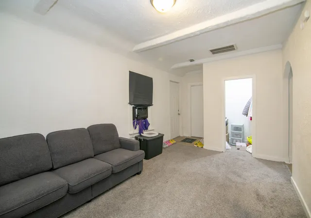 2nd image of 220 1/2 Entrance Ave S, Kankakee, IL 60901