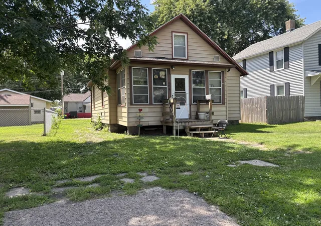 1st image of 747 20th St, East Moline, IL 61244 | MLS# 12705182