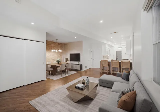 2nd image of 626 W Buckingham Pl #1E, Chicago, IL 60657 | MLS# 12705214