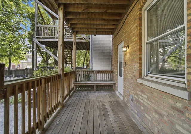 2nd image of 626 W Buckingham Pl, Chicago, IL 60657