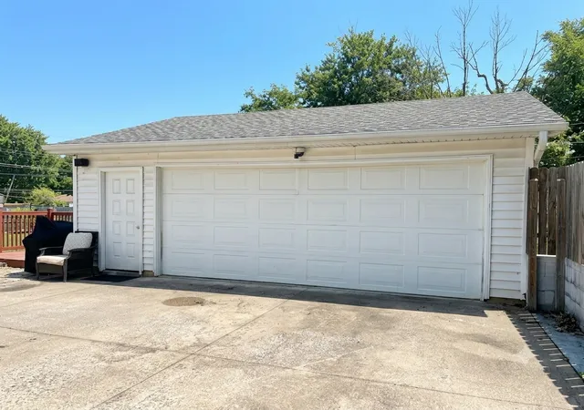 Photo 3 of Single family home for sale at 1922 Elmwood Dr W, Quincy, IL 62301 | MLS# 12705300 | Listing updated on 2026-10-06