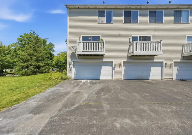 Photo 3 of Condo for sale at 531 Meadow Lily Dr, Joliet, IL 60431 | MLS# 12705303 | Listing updated on 2026-08-17