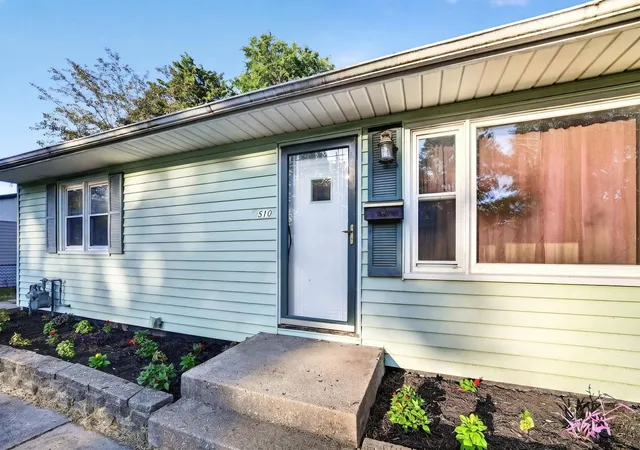 Photo 2 of Sale Pending at 1510 Winter Dr, Freeport, IL 61032 | MLS# 12705304 | Listing updated on 2026-08-27
