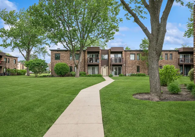 2nd image of 1165 Pleasant Run Dr, Wheeling, IL 60090