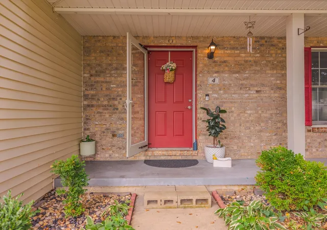 2nd image of 4 Breckenwood Ct, Bloomington, IL 61704 | MLS# 12705411