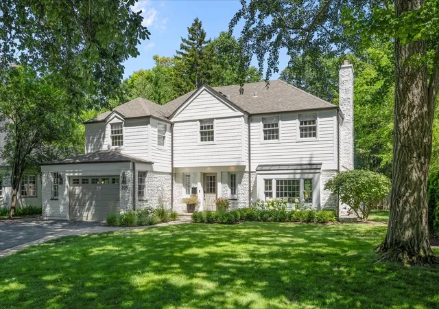 Photo 1 of Sale Pending at 195 Lakeside Pl, Highland Park, IL 60035 | MLS# 12705449 | Listing updated on 2026-09-22