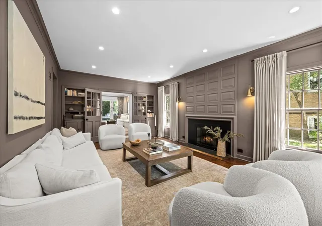 Photo 3 of Sale Pending at 195 Lakeside Pl, Highland Park, IL 60035 | MLS# 12705449 | Listing updated on 2026-09-22