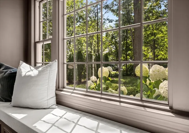 Photo 3 of Sale Pending at 195 Lakeside Pl, Highland Park, IL 60035 | MLS# 12705449 | Listing updated on 2026-09-22