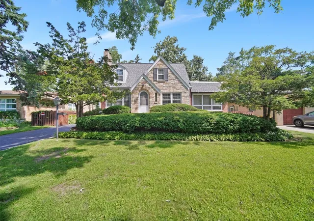 Photo 4 of Single family home for sale at 5228 Cass St, Oak Lawn, IL 60453 | MLS# 12705487 | Listing updated on 2026-09-02