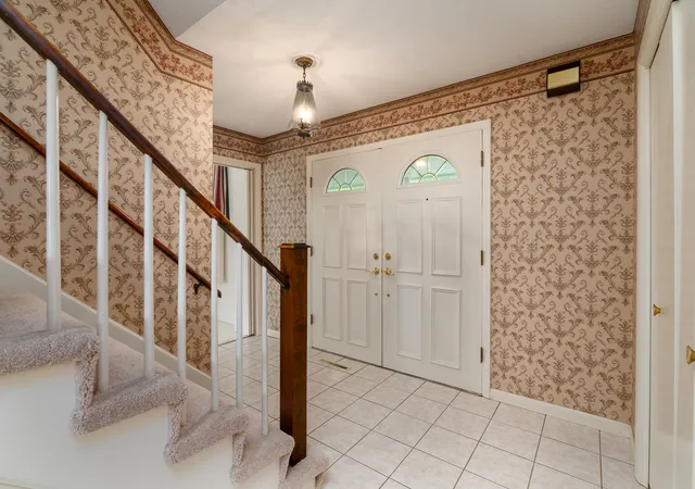 Photo 3 of Single family home for sale at 107 N Lark Ln, Carbondale, IL 62901 | MLS# 12705505 | Listing updated on 2026-09-17