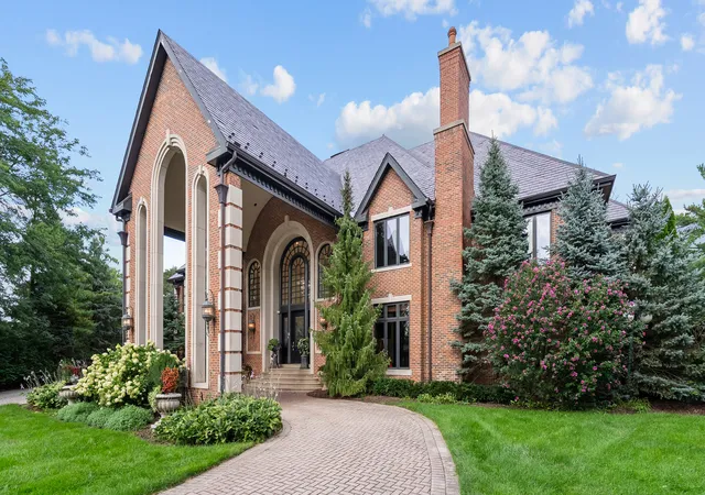 Photo 3 of Single family home for sale at 33 Hidden Brk Dr, North Barrington, IL 60010 | MLS# 12705515 | Listing updated on 2026-09-13