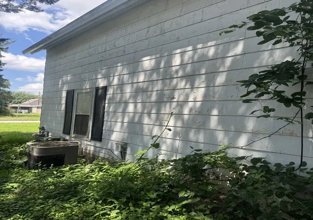 Photo 3 of Single family home for sale at 414 49th Street, Moline, IL 61265 | MLS# 12705532 | Listing updated on 2026-07-30