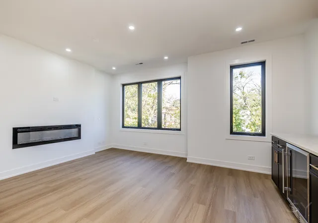 Listing Photo 1 - Condo for sale in building located at 3041 W Flournoy St, Chicago, IL 60612