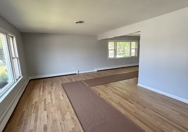 Photo 3 of Single family home for sale at 913 E 169th Street, South Holland, IL 60473 | MLS# 12705545 | Listing updated on 2026-09-23