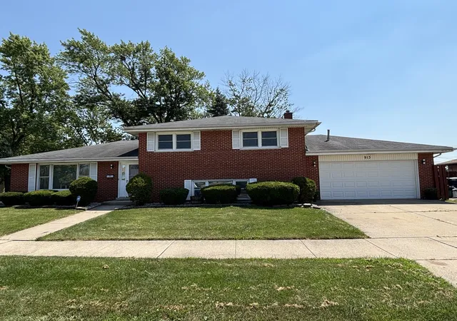 Photo 1 of Single family home for sale at 913 E 169th Street, South Holland, IL 60473 | MLS# 12705545 | Listing updated on 2026-09-23