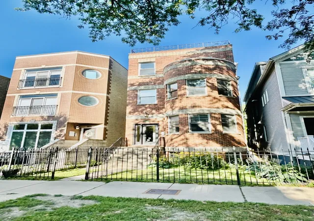 2nd image of 3033 N Racine Ave #3, Chicago, IL 60657 | MLS# 12705554