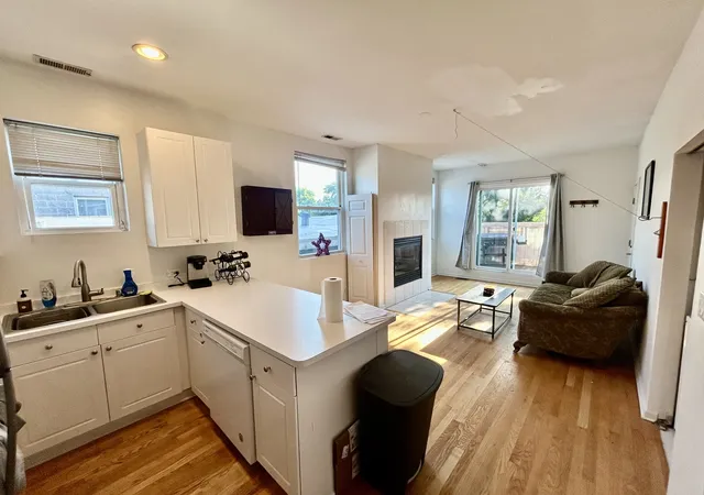 3rd image of 3033 N Racine Ave, Chicago, IL 60657