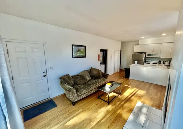 4th image of 3033 N Racine Ave, Chicago, IL 60657