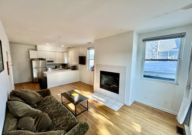 5th image of 3033 N Racine Ave, Chicago, IL 60657