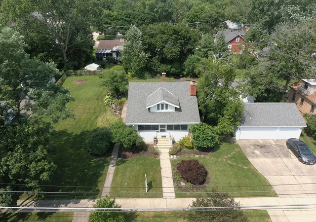 2nd image of 644 S 4Th Ave, Des Plaines, IL 60016 | MLS# 12705580