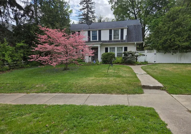Photo 3 of Sale Pending at 732 John St, Rockford, IL 61103 | MLS# 12705585 | Listing updated on 2026-08-27