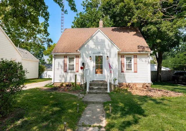 Photo 3 of Sale Pending at 1109 N Mill St, Pontiac, IL 61764 | MLS# 12705596 | Listing updated on 2026-08-12