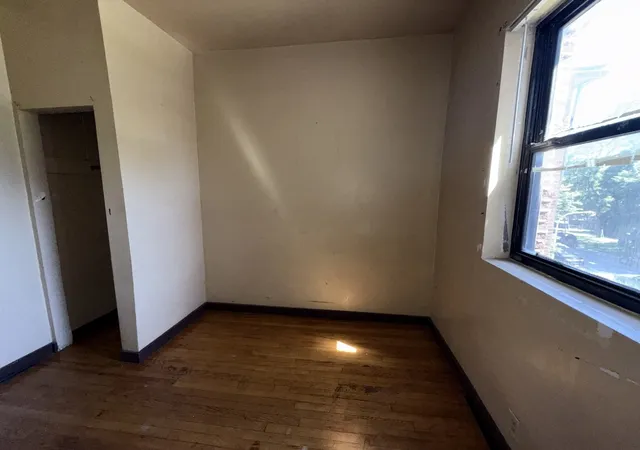 Listing Photo 2 - Condo for sale in building located at 5920 S Calumet Ave, Chicago, IL 60637 - Unit #