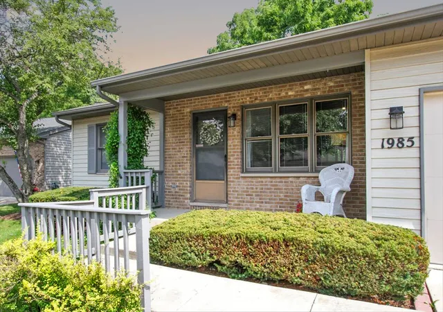 2nd image of 1985 Sandy Creek Dr #1985, Elgin, IL 60123 | MLS# 12705622